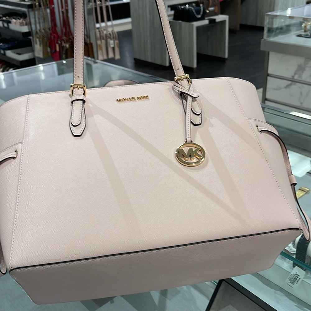 MICHAEL KORS 
Gilly Large Saffiano Leather Tote Shoulder Bag 
Powder Blush 
NWT - Picture 8 of 16